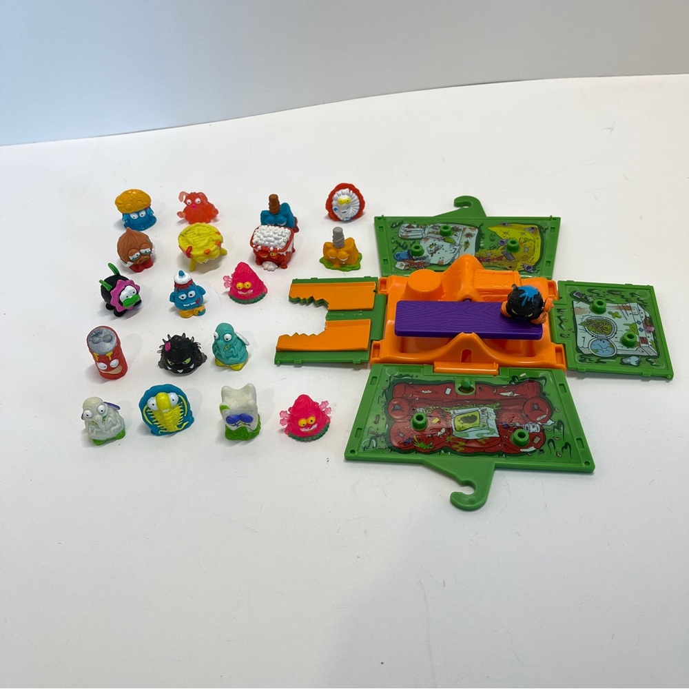 Lot of The Trash Pack & Grossery Gang Moose Mini Toys Collectible Playset Fold